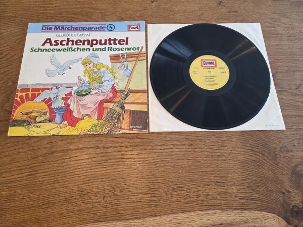 Die Märchenparade Folge 5 Aschenputtel/Schneeweißchen und Rosenrot Europa 115427.3 Deutsche Pressung VG+/VG